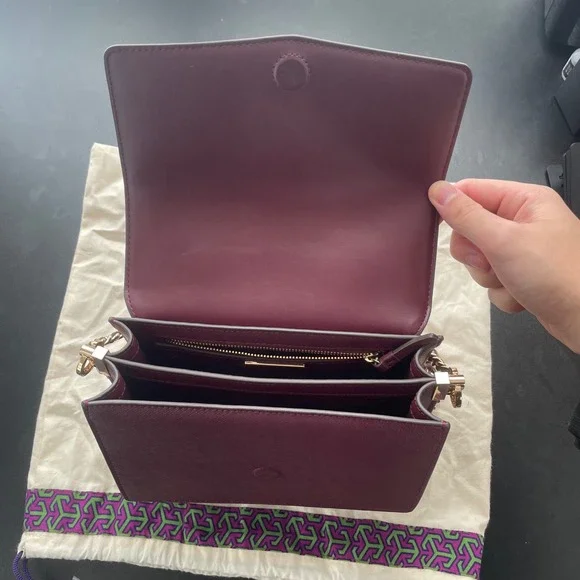 Tory Burch Robinson Shoulder Bag Burgundy - Picture 3 of 6
